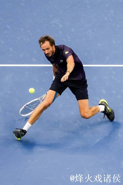 梅德韦杰夫决胜盘退赛 勒纳-钱首次晋级巡回赛决赛